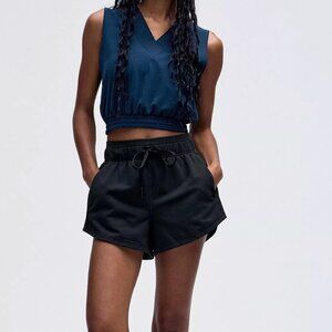 Lululemon womens inner glow high-rise short 3"